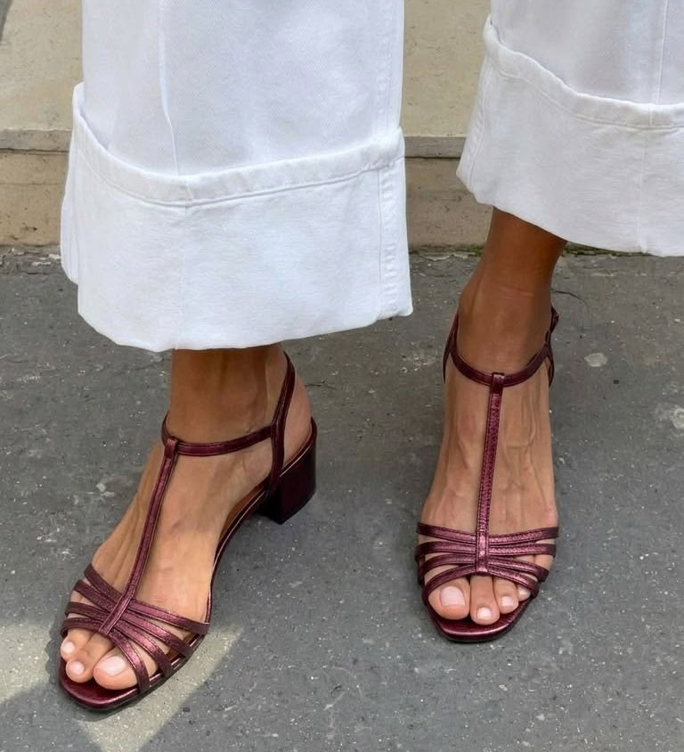Boglárka | Arany Szandál – Mindennapi Elegancia